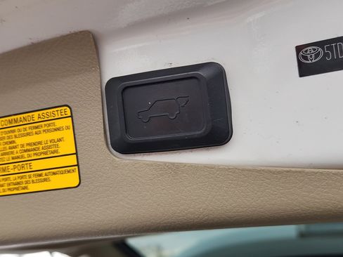 Used 2010 Toyota Highlander Limited image 28