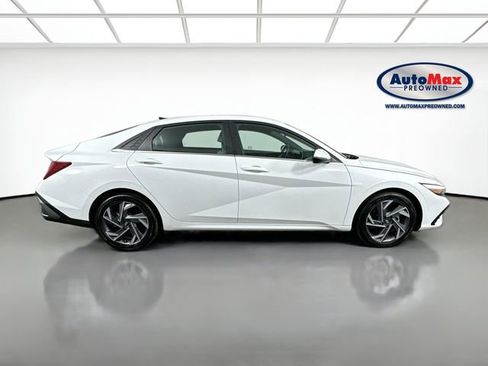 Used 2025 Hyundai Elantra Limited FWD image 10