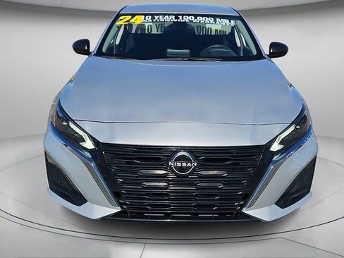 Used 2024 Nissan Altima 2.5 SV image 5