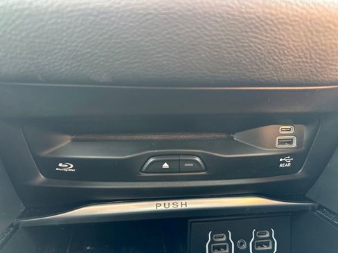 Used 2023 Chrysler Pacifica Pinnacle image 29