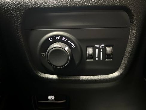 Used 2023 Jeep Grand Cherokee Laredo w/ Luxury Tech Group I AWD/4WD image 30