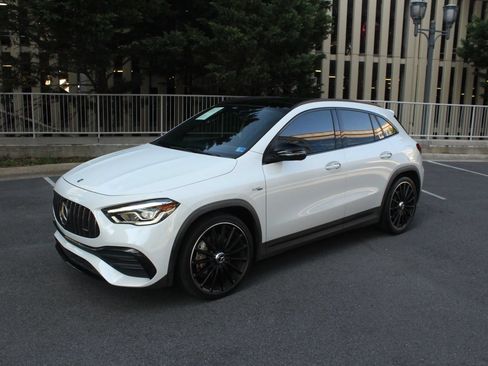 Used 2021 Mercedes-Benz GLA 35 AMG 4MATIC w/ Premium Package image 12