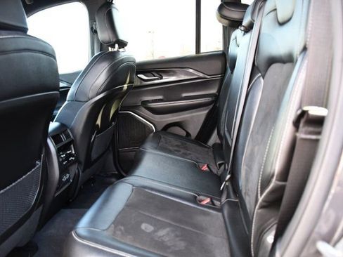 Used 2022 Jeep Grand Cherokee Altitude image 15