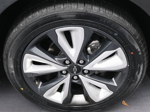 Used 2022 Chevrolet Bolt EUV LT w/ Convenience Package image 39