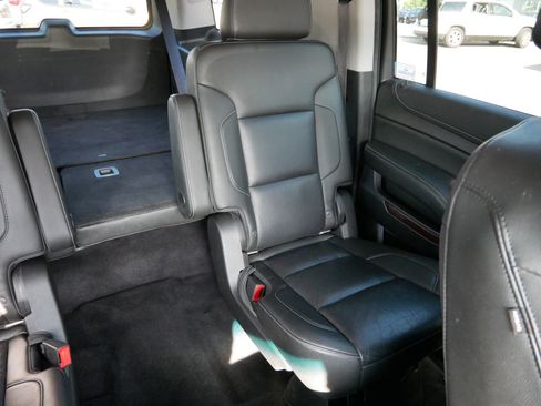 Used 2019 GMC Yukon XL SLT w/ Open Road Package AWD/4WD image 15