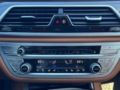 Used 2019 BMW 750i image 30