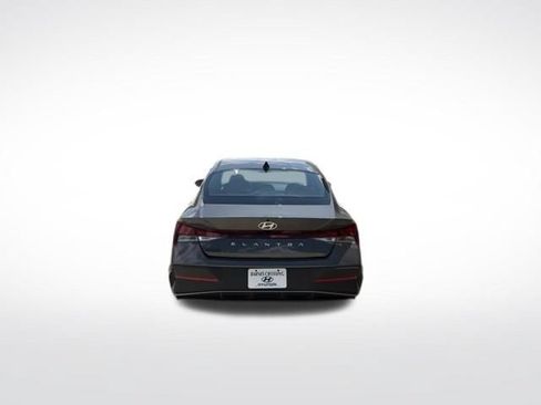 Used 2024 Hyundai Elantra SE FWD image 4