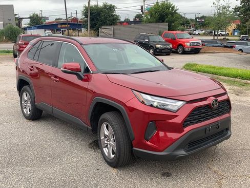 Used 2025 Toyota RAV4 XLE AWD/4WD image 3