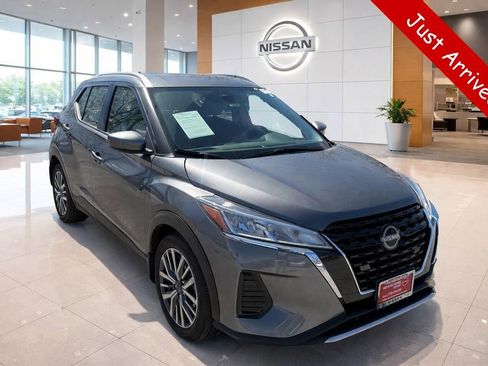 Used 2024 Nissan Kicks SV image 1