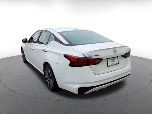Used 2025 Nissan Altima 2.5 SV image 11
