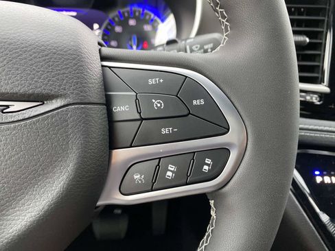 New 2027 Chrysler Pacifica Select FWD image 13