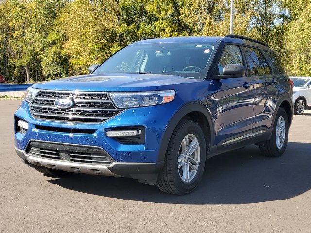 Used 2021 Ford Explorer XLT w/ Equipment Group 202A AWD/4WD image 2