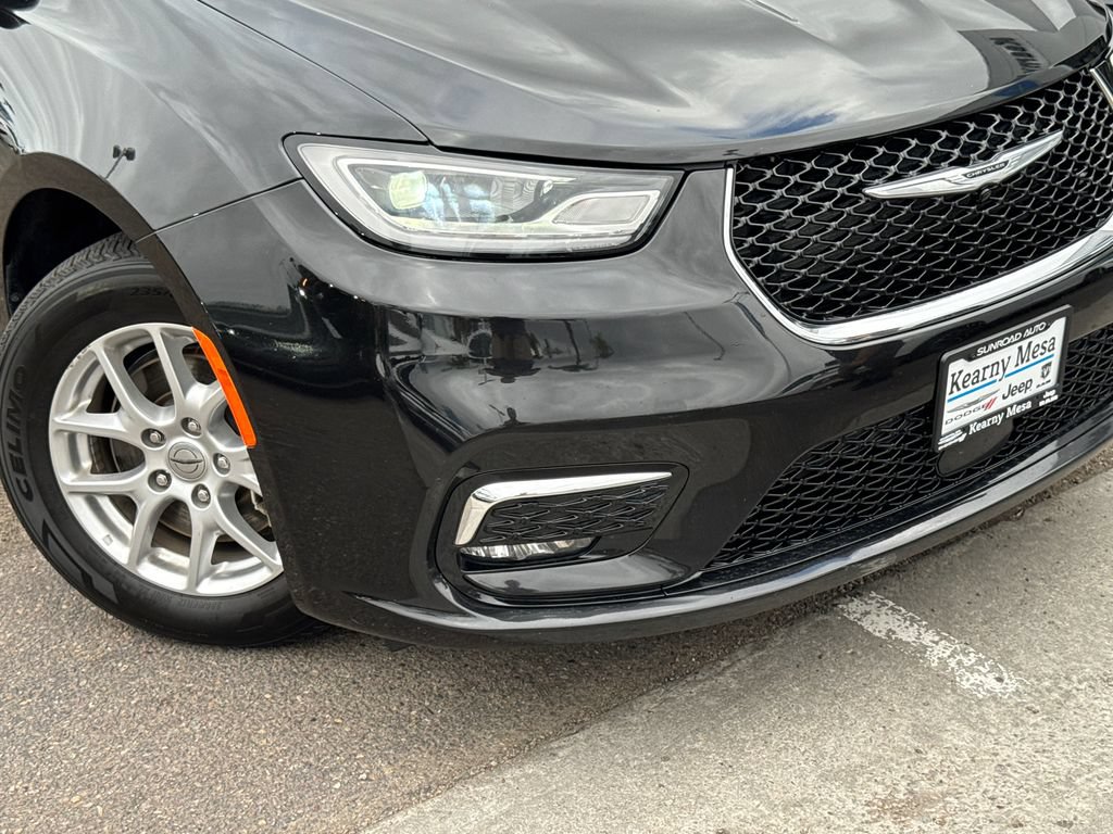 Used 2023 Chrysler Pacifica Touring-L FWD image 6