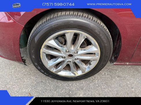 Used 2016 Chevrolet Malibu LT FWD image 2