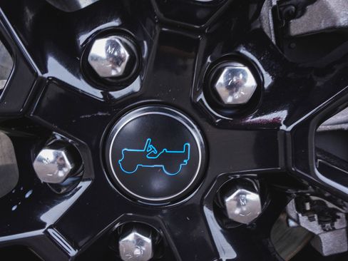 Used 2024 Jeep Wrangler Unlimited Sahara image 9