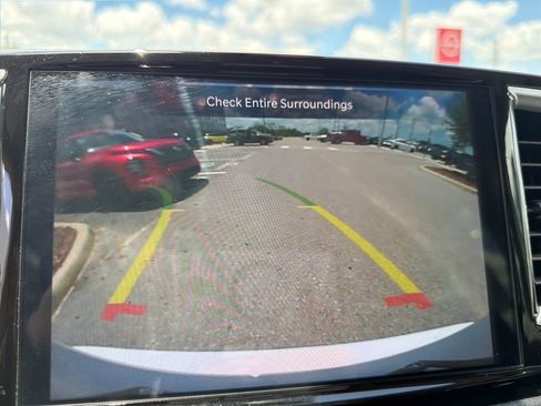 Used 2024 Chrysler Pacifica Limited FWD image 36