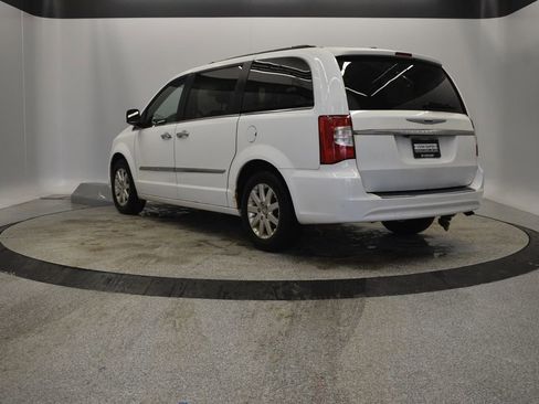 Used 2015 Chrysler Town & Country Touring w/ Driver Convenience Group image 6