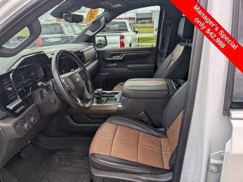 Used 2023 Chevrolet Silverado 1500 High Country w/ High Country Premium Package AWD/4WD image 14