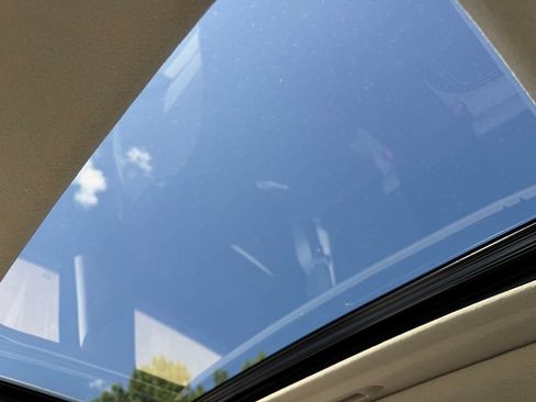 Used 2024 Hyundai Venue SEL FWD image 24