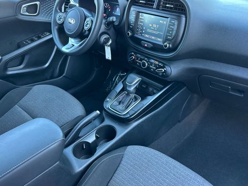 Used 2021 Kia Soul S image 16