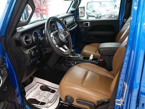 Used 2023 Jeep Wrangler Unlimited Sahara AWD/4WD image 28