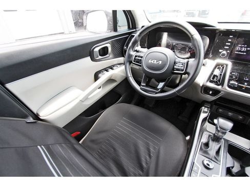 Used 2022 Kia Sorento S w/ Panoramic Sunroof Package FWD image 9