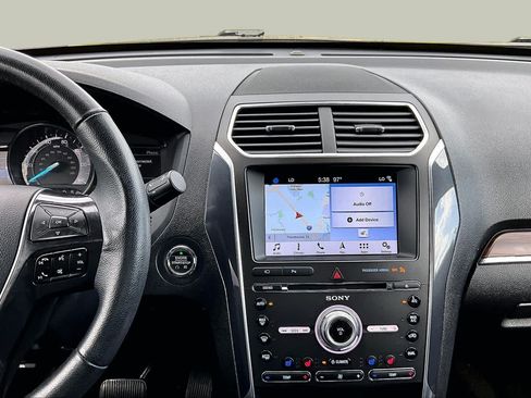 Used 2018 Ford Explorer Limited FWD image 7
