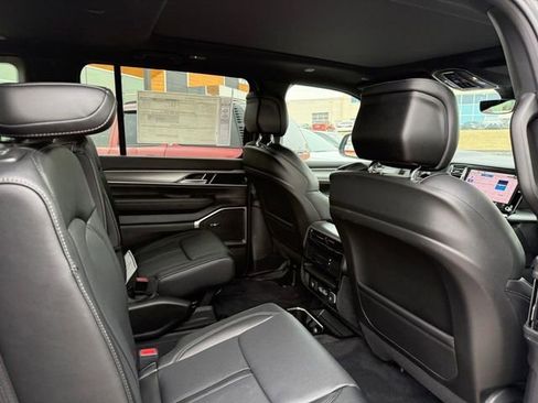 New 2025 Jeep Wagoneer Series II image 5