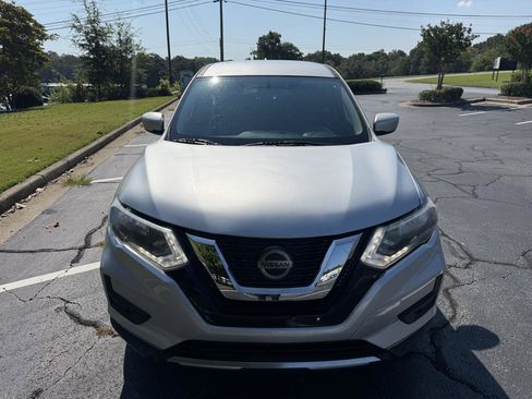 Used 2018 Nissan Rogue S FWD image 2