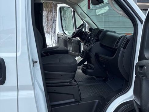 Used 2025 RAM ProMaster 2500 w/ Convenience Group image 19