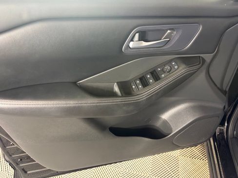 Used 2025 Nissan Rogue SV AWD/4WD image 10