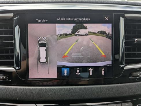 Used 2020 Chrysler Pacifica Touring-L Plus FWD image 13