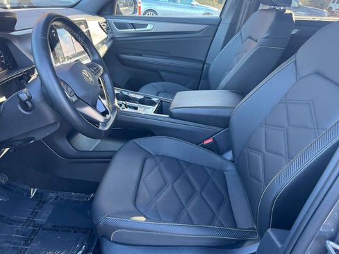 Used 2025 Volkswagen Atlas Cross Sport SE image 23