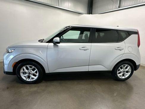 Used 2020 Kia Soul S FWD image 2