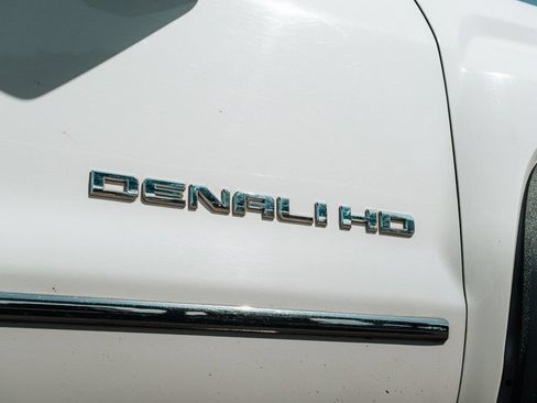 Used 2018 GMC Sierra 2500 Denali w/ Duramax Plus Package AWD/4WD image 12