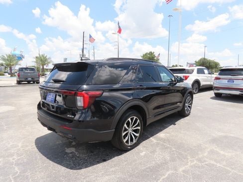Certified 2025 Ford Explorer ST-Line AWD/4WD image 11