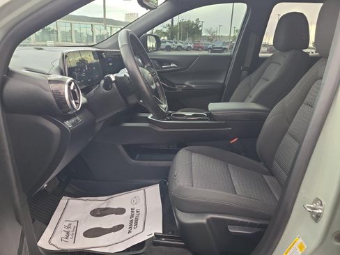 Used 2025 Chevrolet Equinox LT w/ Safety and Technology Package AWD/4WD image 12