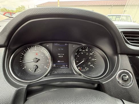 Used 2020 Nissan Rogue SV AWD/4WD image 14