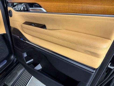 Certified 2024 Jeep Grand Wagoneer Series III w/ Rear Seat Video Group 1 AWD/4WD image 39
