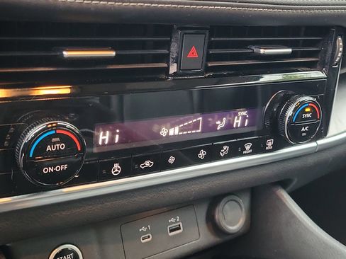 Certified 2021 Nissan Rogue SV w/ Premium Package image 33