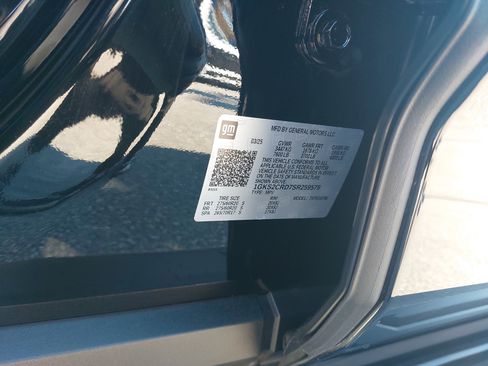 Used 2025 GMC Yukon AT4 image 36