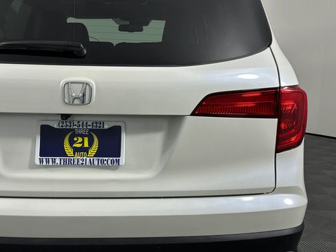 Used 2017 Honda Pilot Touring image 11