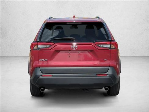 Used 2021 Toyota RAV4 LE image 6