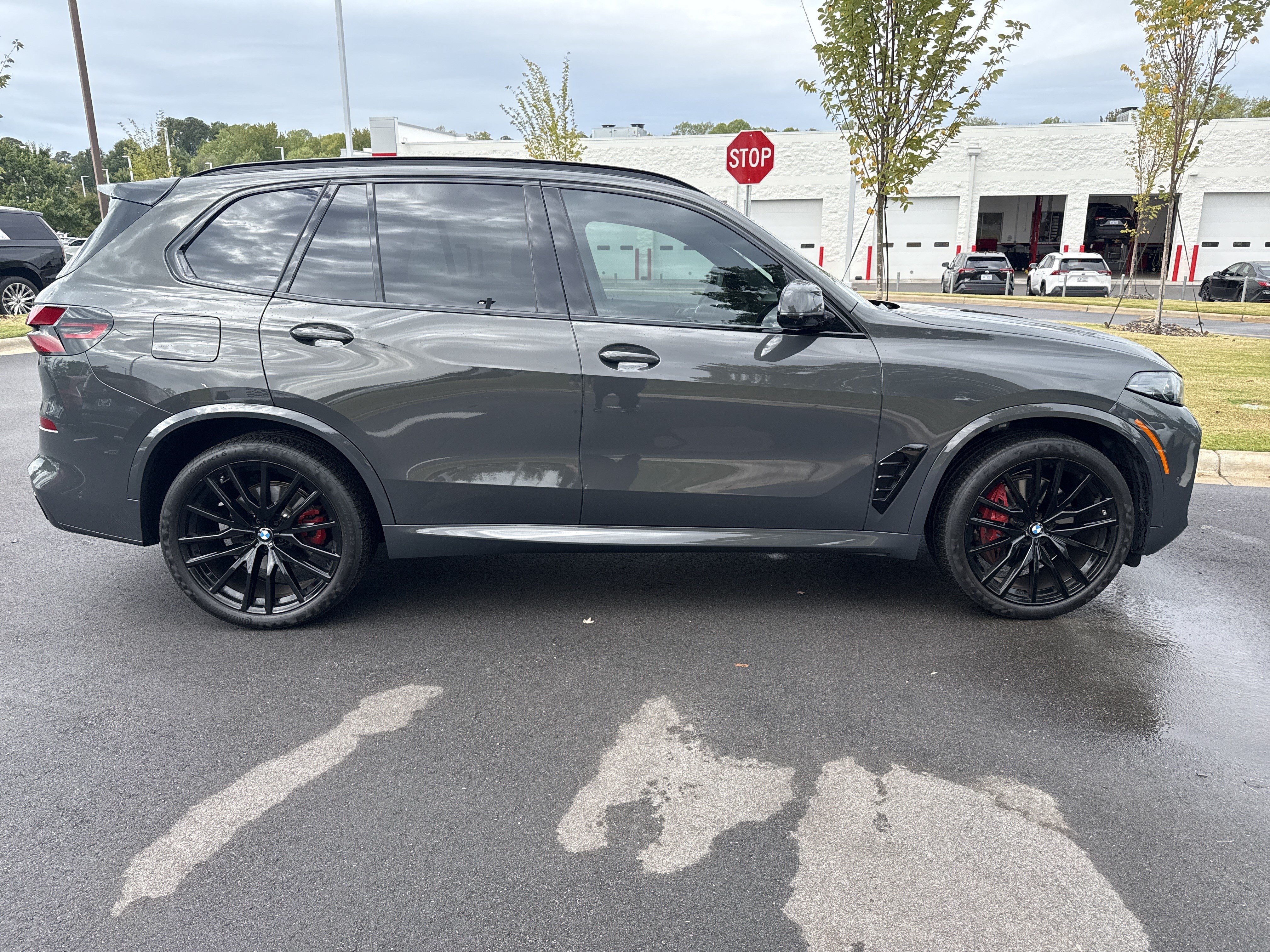 Used 2026 BMW X5 xDrive40i w/ M Sport Package AWD/4WD image 12