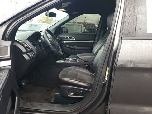 Used 2018 Ford Explorer XLT w/ Equipment Group 202A image 19