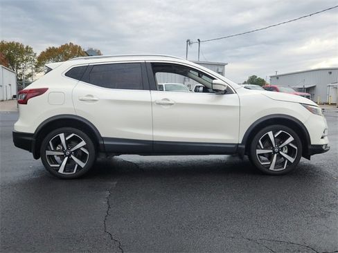 Certified 2022 Nissan Rogue Sport SL w/ Premium Package image 2