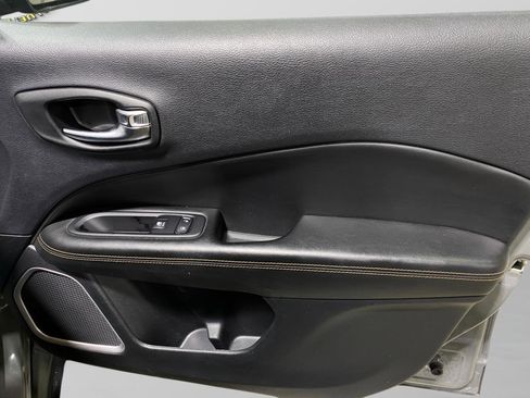Used 2021 Jeep Compass Limited AWD/4WD image 19