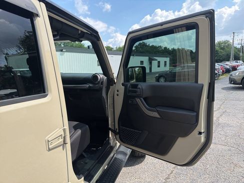 Used 2018 Jeep Wrangler Unlimited Sport S AWD/4WD image 28