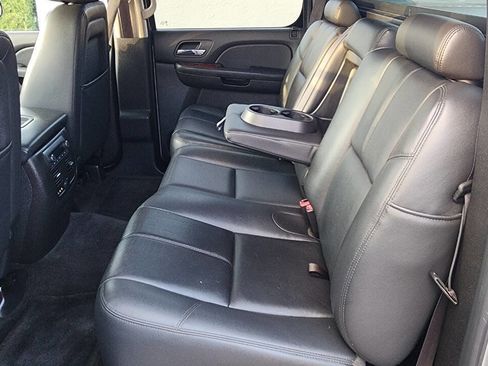 Used 2013 Chevrolet Avalanche LT image 25