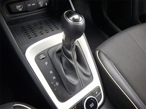 Certified 2023 Hyundai Venue Limited w/ Cargo Package image 12